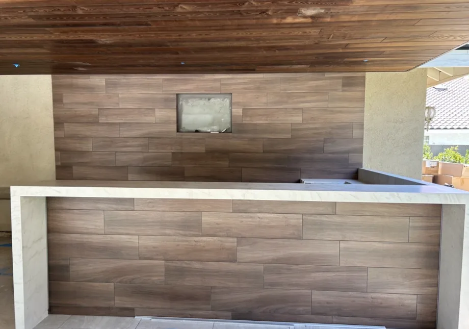 Tile Wood-look outdoor wall & BBQ